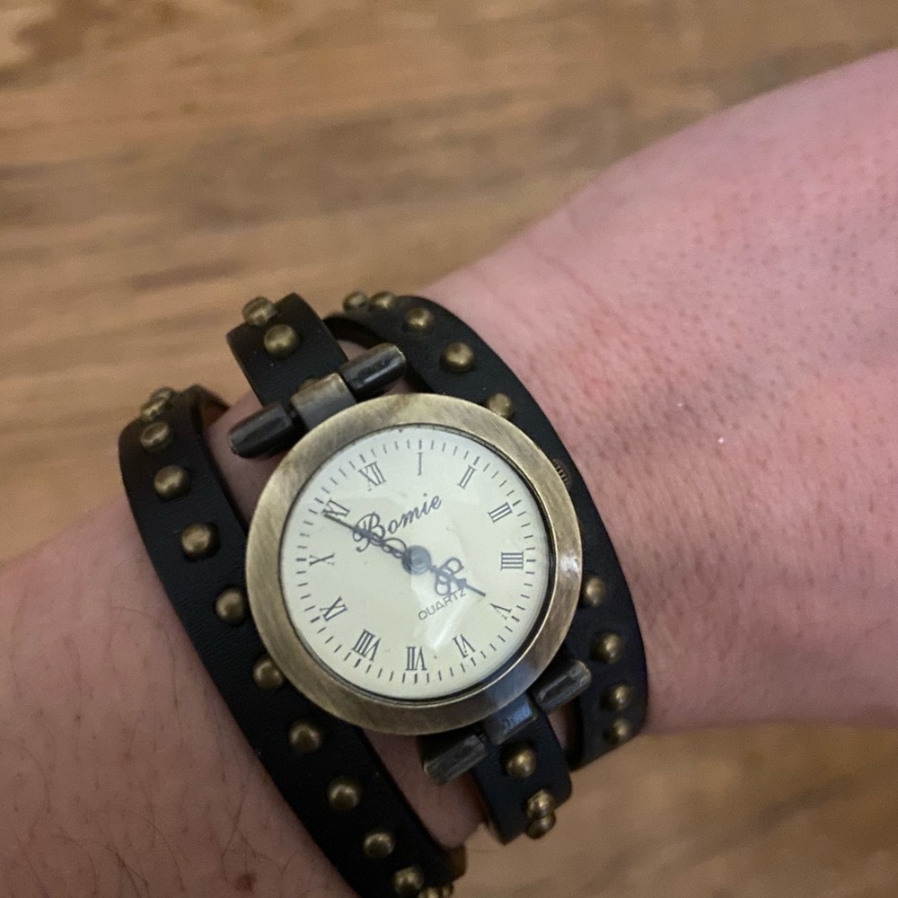 Brass detail wrap watch 🕰